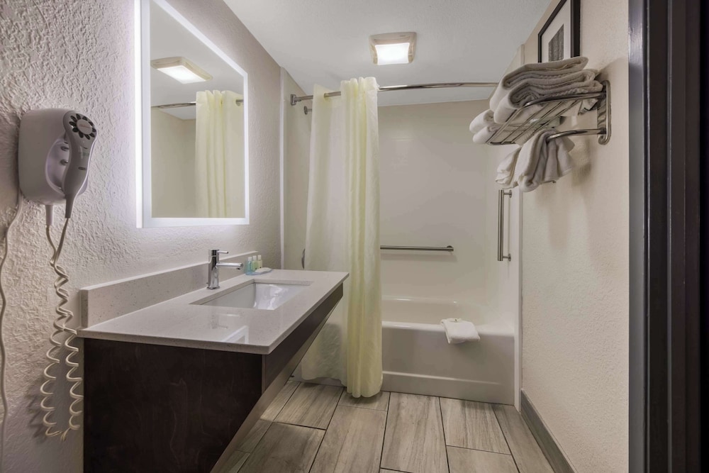 Quality Inn Asheville Airport - photo 16