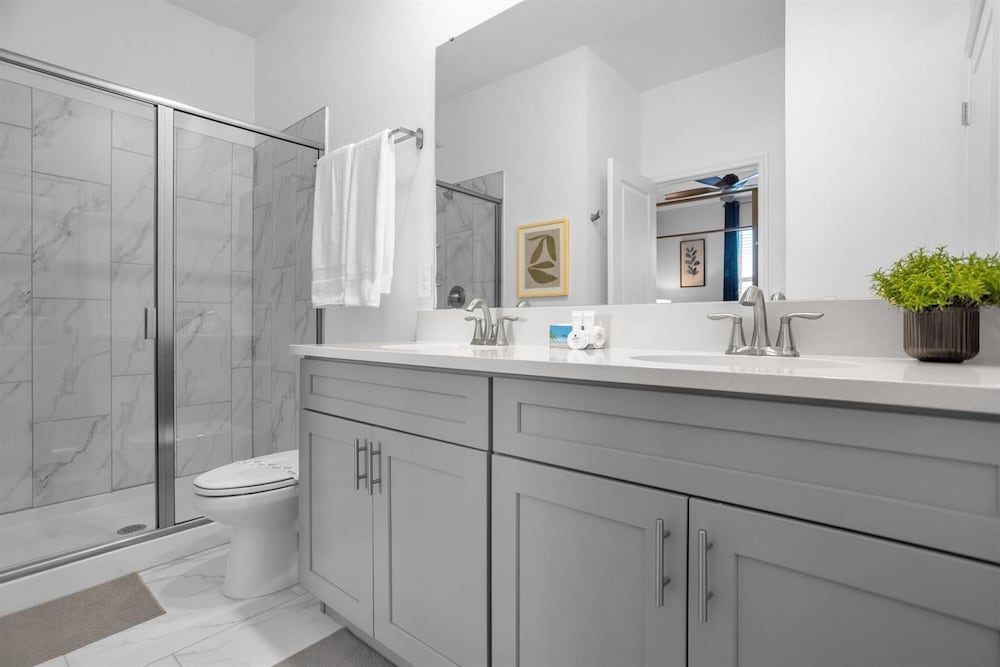 Upstay Lakeview Mansion w Pool Spa and Cinema - photo 41