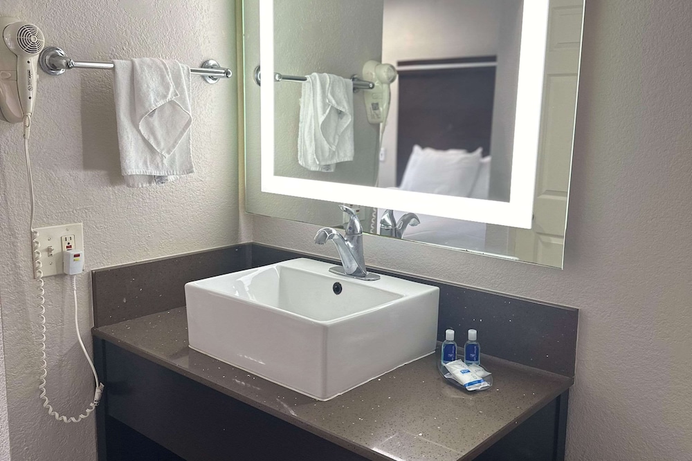 Rodeway Inn National City San Diego South - photo 18