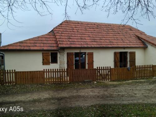 Gîte à la ferme — hotel in Montfaucon