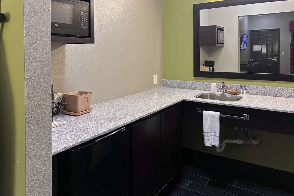 Rodeway Inn Dilley TX - photo 12