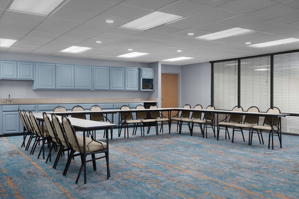 Hampton Inn Russellville - photo 50