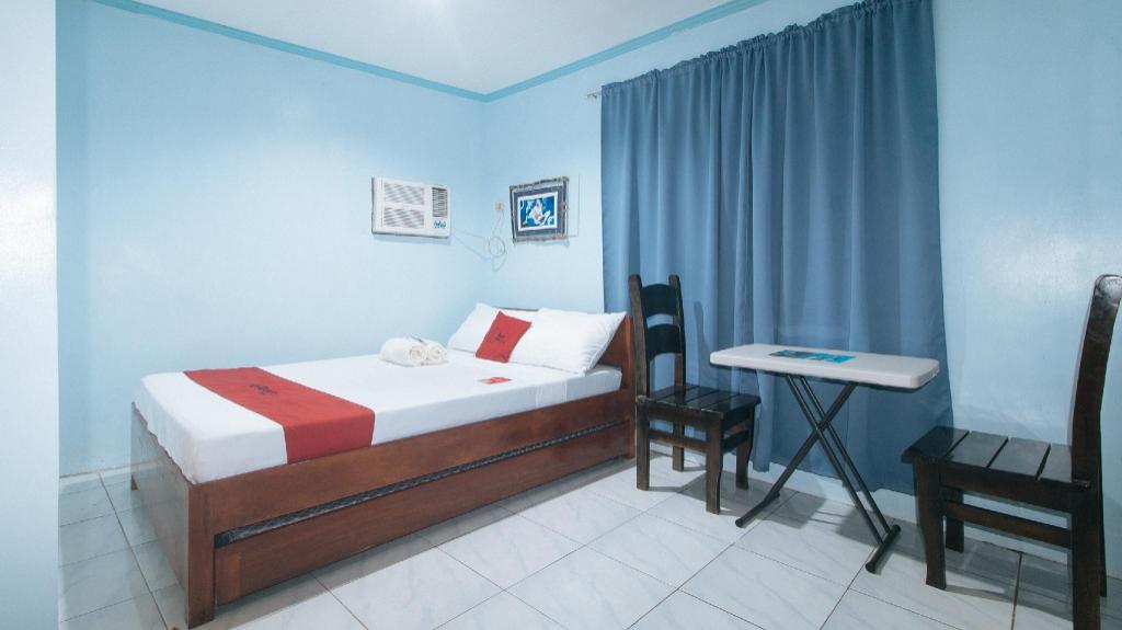 RedDoorz @ Raj Inn Guimaras — hotel in Jordan
