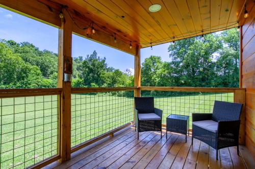 Patriots Tiny Home w Hot Tub Fire Pit Grill — 4-Star Luxury Hotel in Sevierville, United States