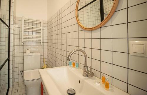 3BR Scenic Terrace Apt in Abanotubani By Wehost
