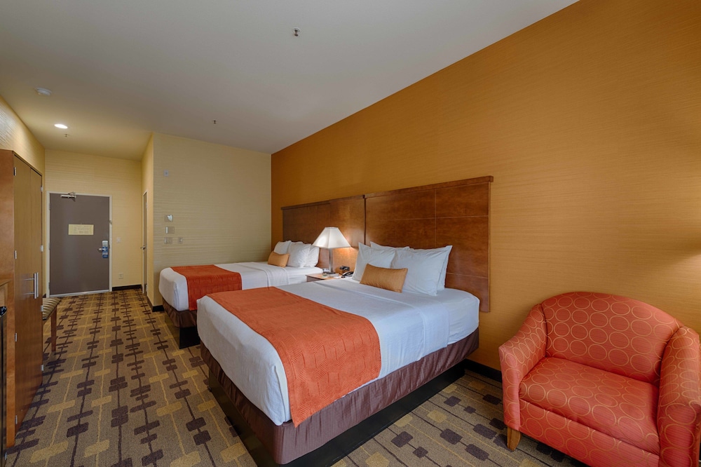 Best Western Plus Delta Inn & Suites - photo 10