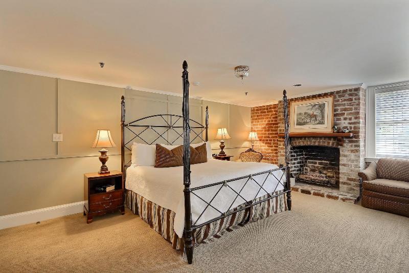 The Presidents Quarters Inn - photo 95