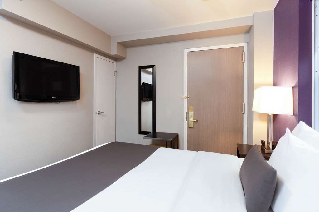 La Quinta Inn & Suites by Wyndham New York City Central Park - photo 29