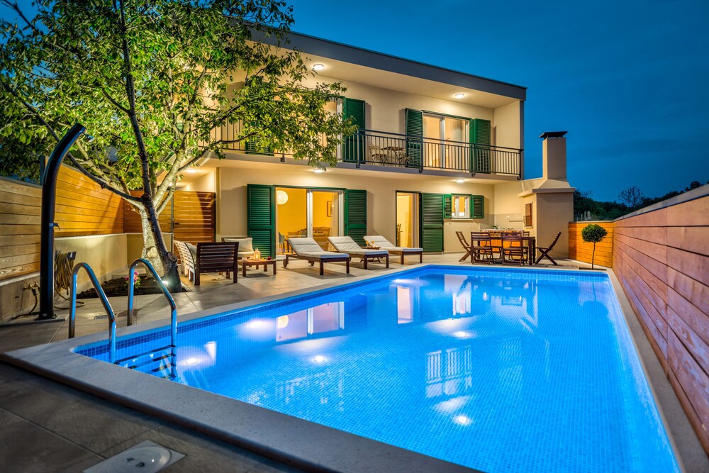 Villa Nika — 4-Star Luxury Hotel in Trilj, Croatia