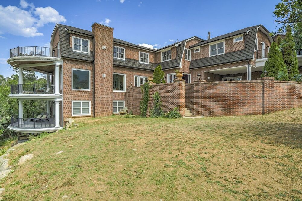 Broadmoor Luxury Mansion 5 Star Experience Theater Cheyenne Mountain Views in Colorado Springs, United States