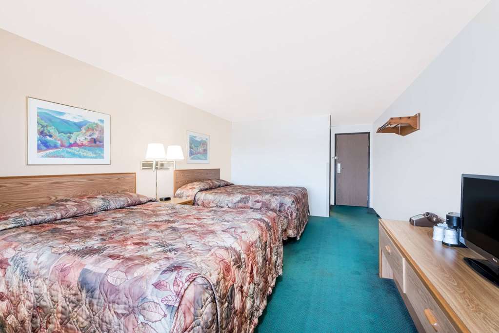 Super 8 by Wyndham Belle Fourche SD - photo 9