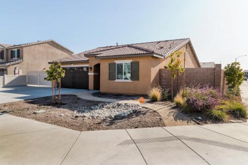 Spacious 3BR Home with Lake Access & Mountain Views — San Jacinto — photo 3