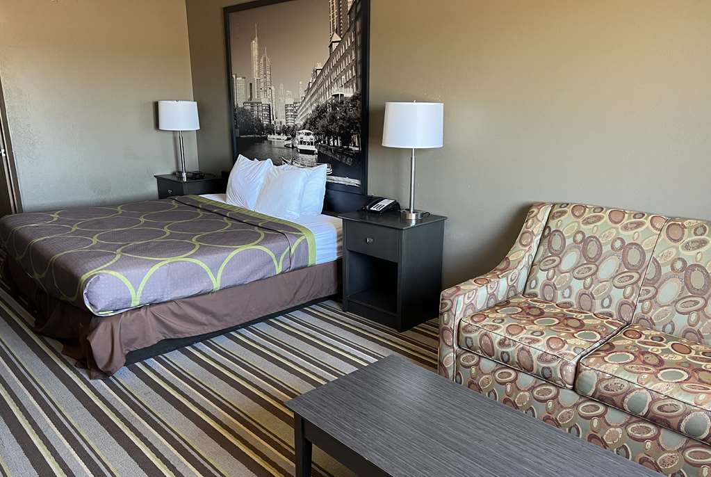 Super 8 by Wyndham Yorkville - photo 14