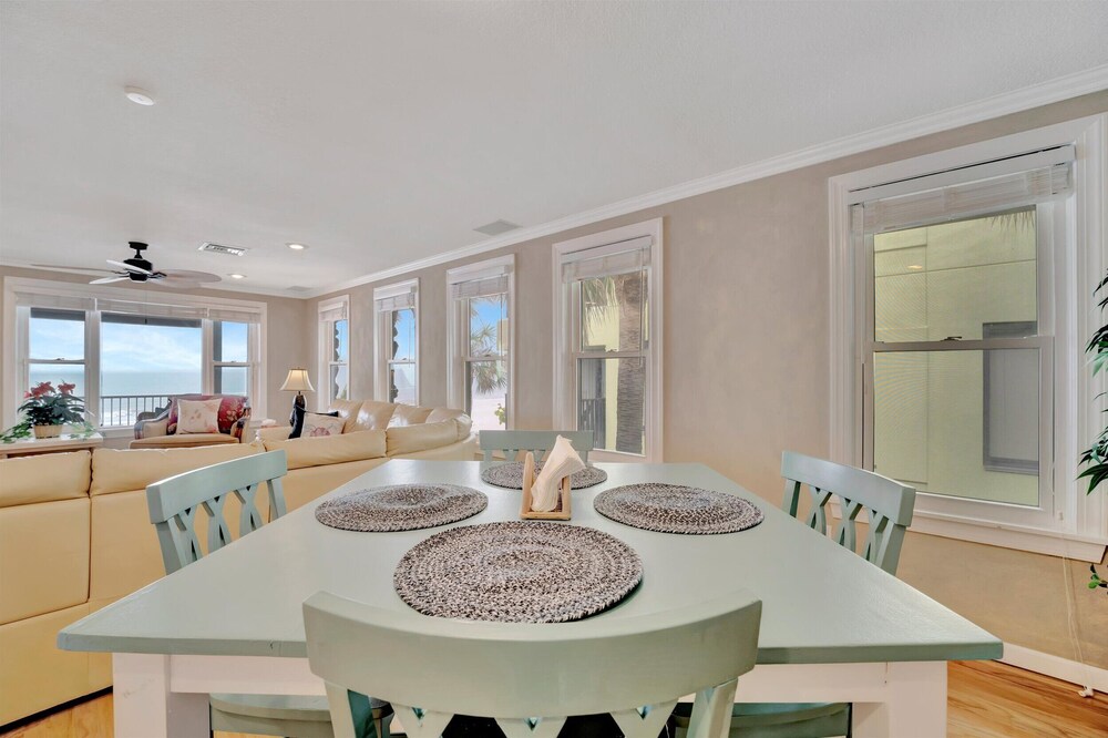 Stones Throw Beachfront Luxury Suites - photo 36