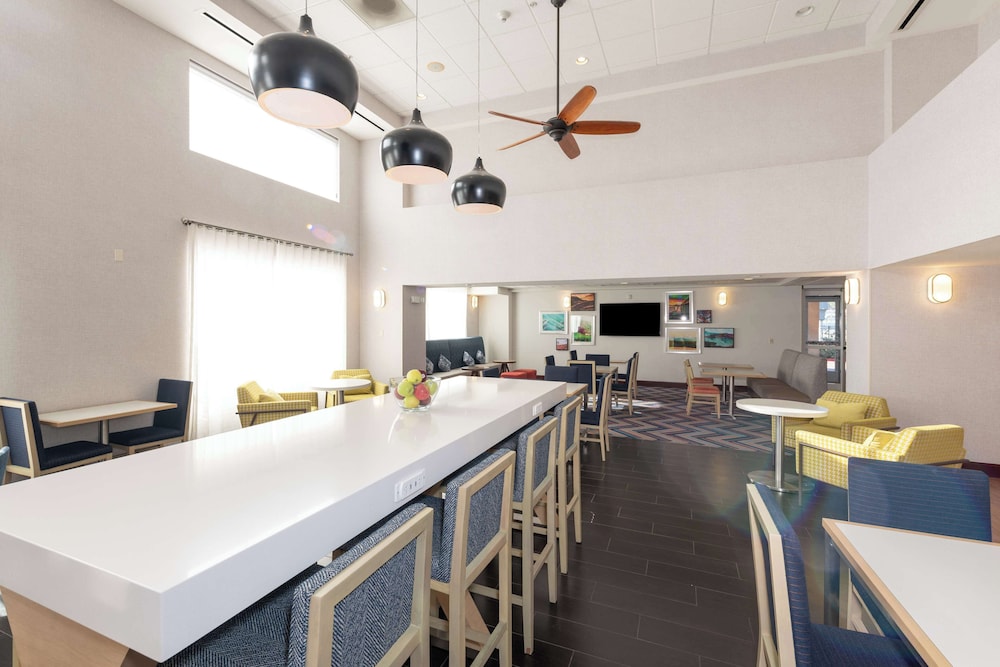 Hampton Inn & Suites Pittsburg CA - photo 7