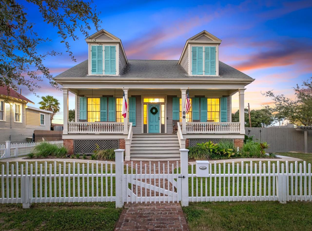 Historic 1871 Coastal Breeze with Heated Pool Restoring Galveston in Galveston, United States