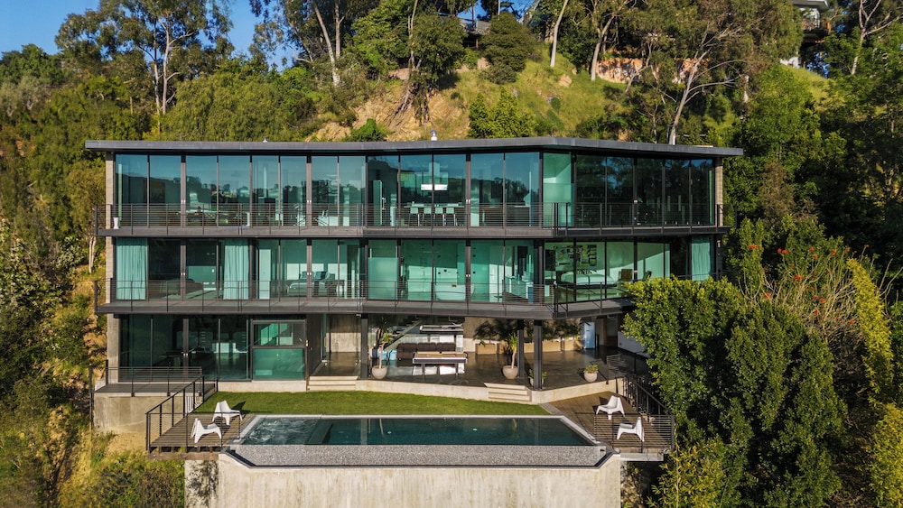 Glass Mansion Chic Glass Villa in LA Hills With Views Style & Serenity — 5-Star Luxury Hotel in Los Angeles, United States