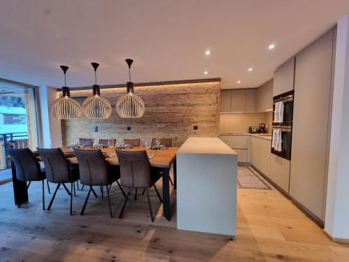 Riverside 3rd Floor North — 4-Star Luxury Hotel in Saas-Fee, Switzerland