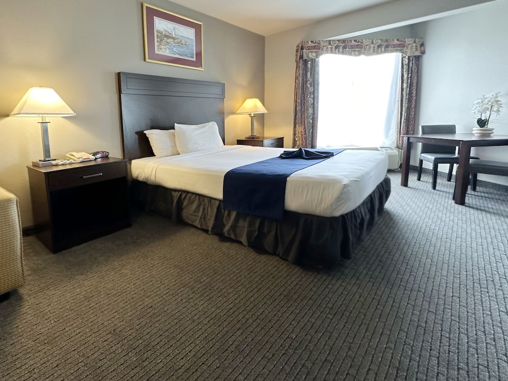 BayVue Hotel Resort and Suites - photo 21