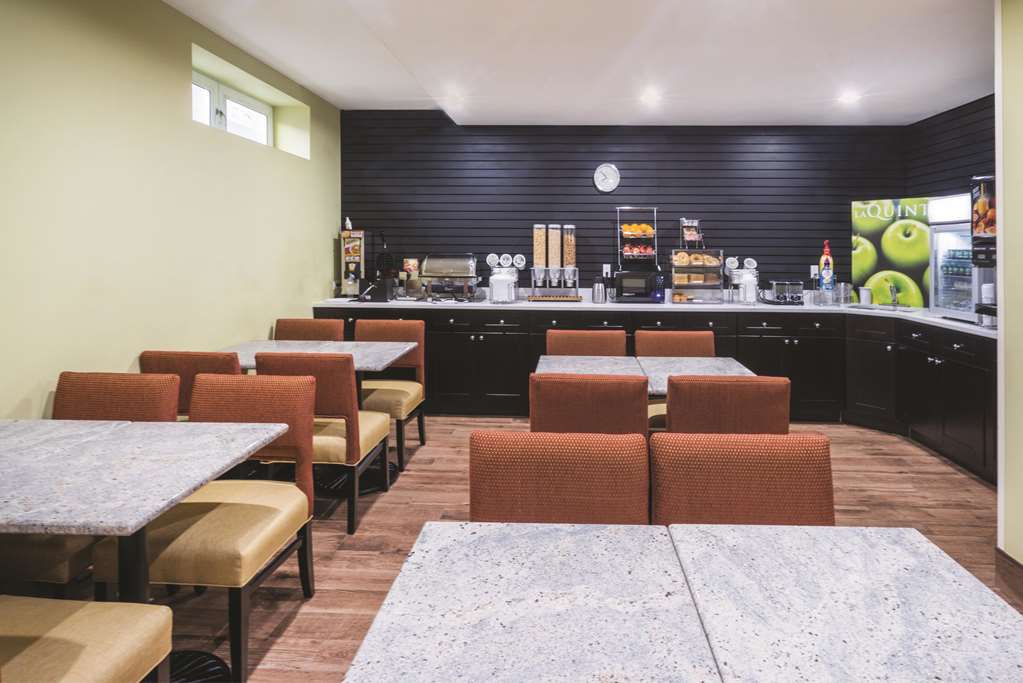 La Quinta Inn & Suites by Wyndham Brooklyn Central - photo 29