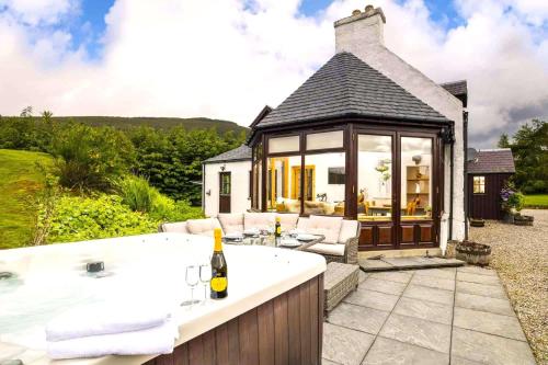 Rowan Cottage — 4-Star Luxury Hotel in Aviemore, United Kingdom