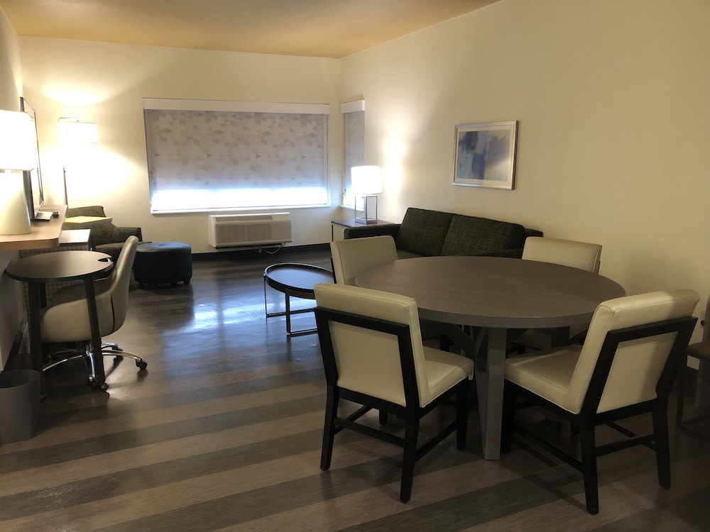 Holiday Inn & Suites Memphis Southeast Germantown by IHG - photo 9