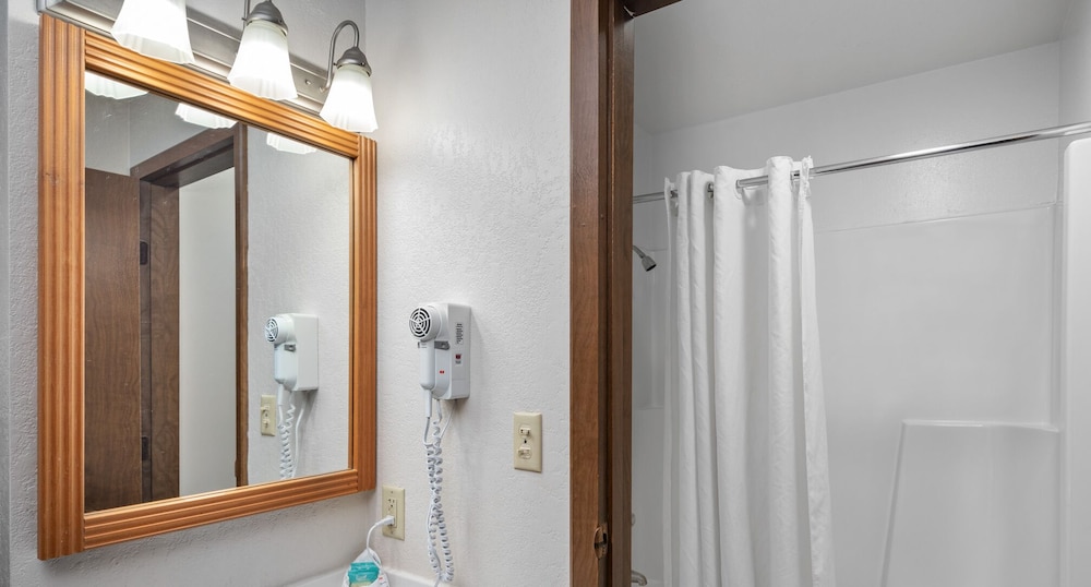 Americas Best Value Inn Grand Forks - photo 16
