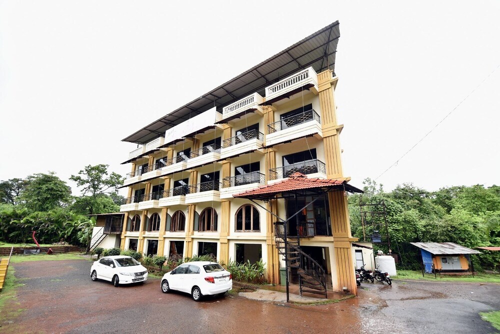 HariS Hotel Seawood in Ratnagiri, India