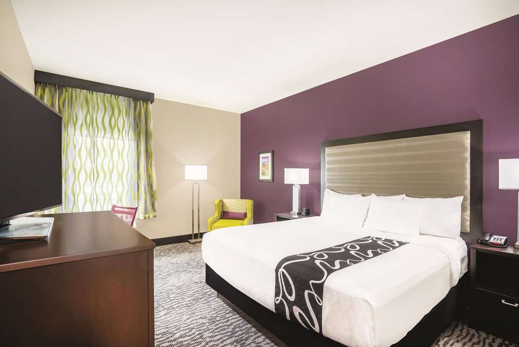 La Quinta Inn & Suites by Wyndham Clifton Park Saratoga Area - photo 14