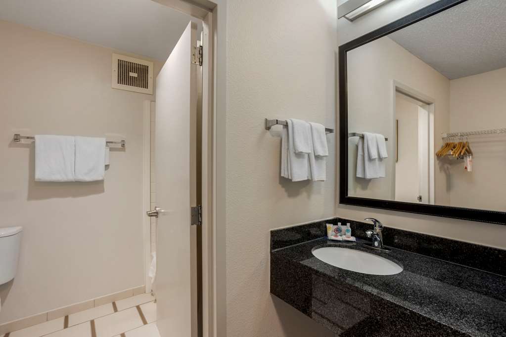 Comfort Inn & Suites Mt. Laurel Philadelphia - photo 25