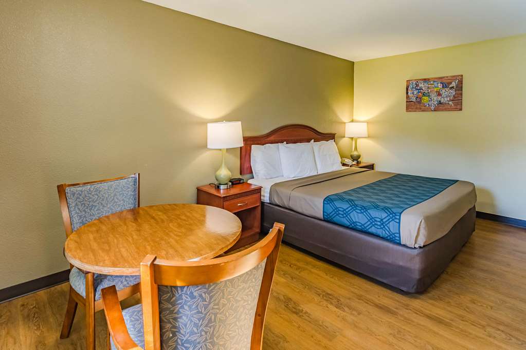 Econo Lodge Lexington Downtown near I 81 - photo 13