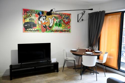 House of Sunflowers 15 min da Duomo — 4-Star Luxury Hotel in Milan, Italy