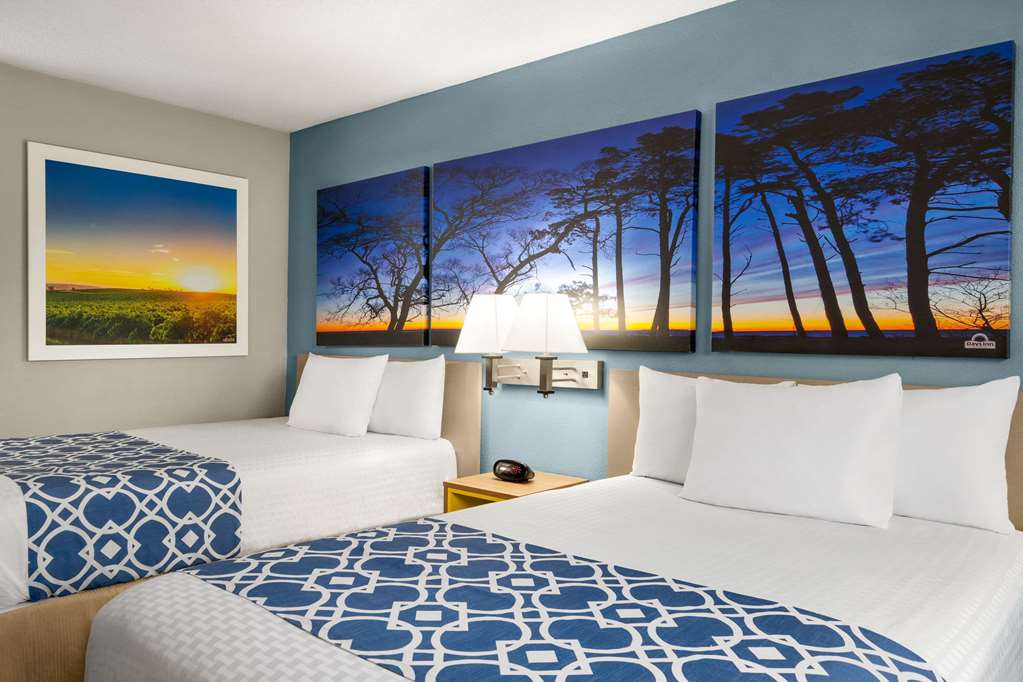 Days Inn by Wyndham Canastota Verona - photo 24