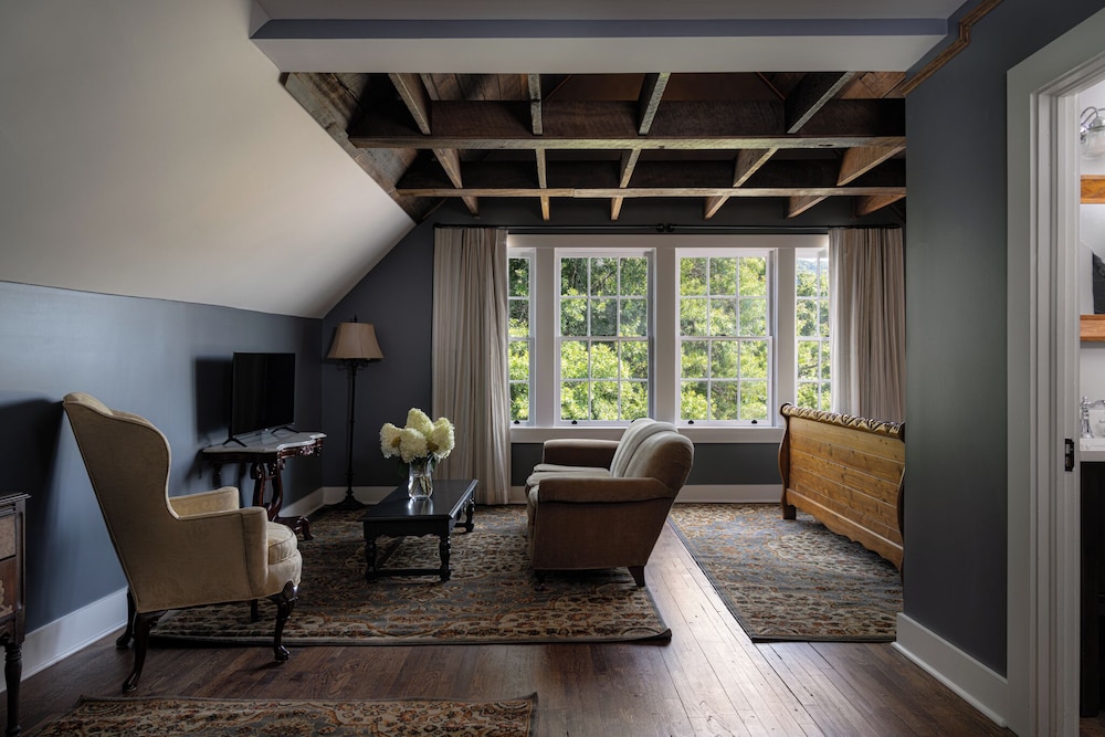 The NuWray Hotel & Carriage House - photo 38