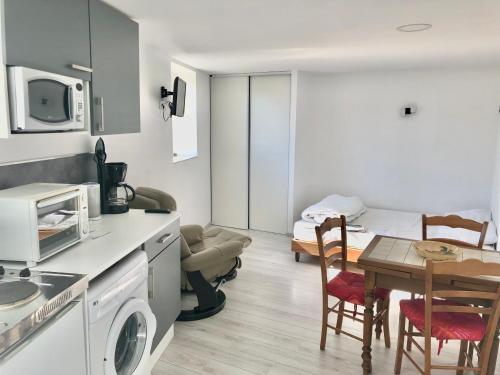 Studio Independant Confortable - last minute hotel in Unknown City