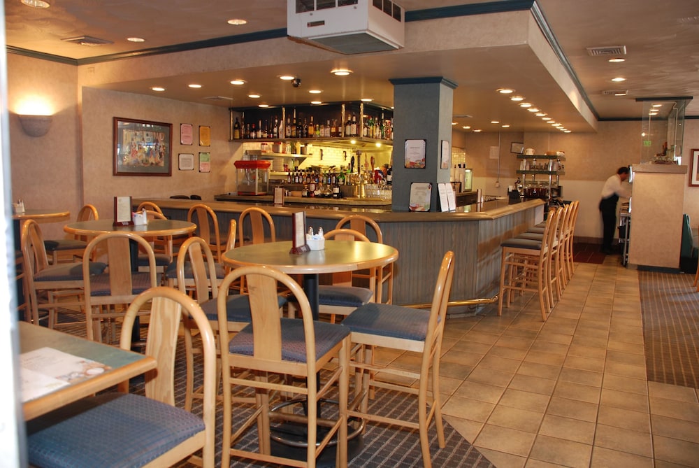 Oakland Airport Executive Hotel - photo 45