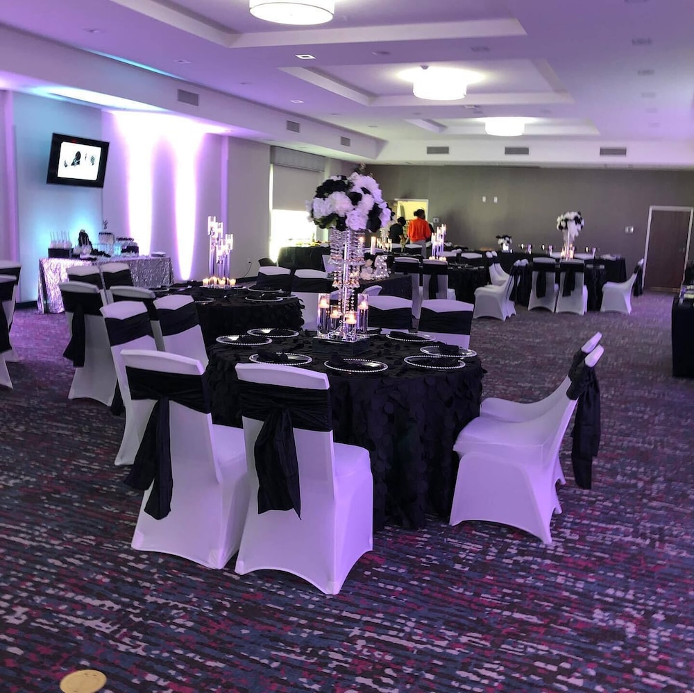 Hampton Inn & Suites Houston East Beltway 8 - photo 15