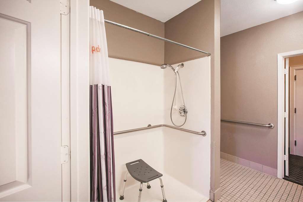 La Quinta Inn & Suites by Wyndham Beaumont West - photo 22
