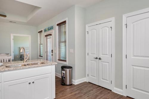 Pawsitively Paradise by Oak Island Accommodations - photo 11