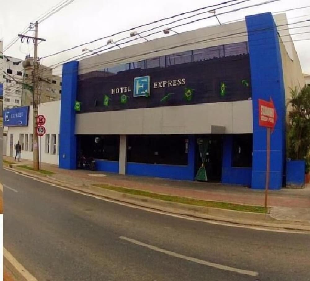 Hotel Express Leva e busca no aeroporto grátis 24 horas — hotel in Varzea Grande