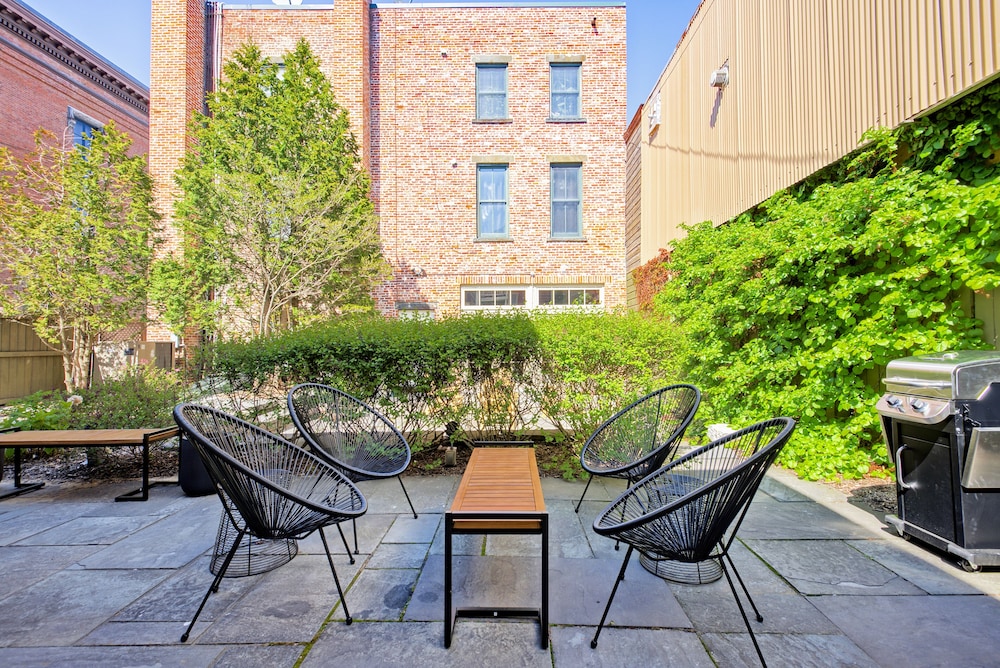 Nautical Nest - carbon neutral hotel in Hudson