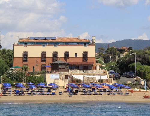 Hotel Villa Tramonto direttamente sul mare in San Vincenzo, Italy