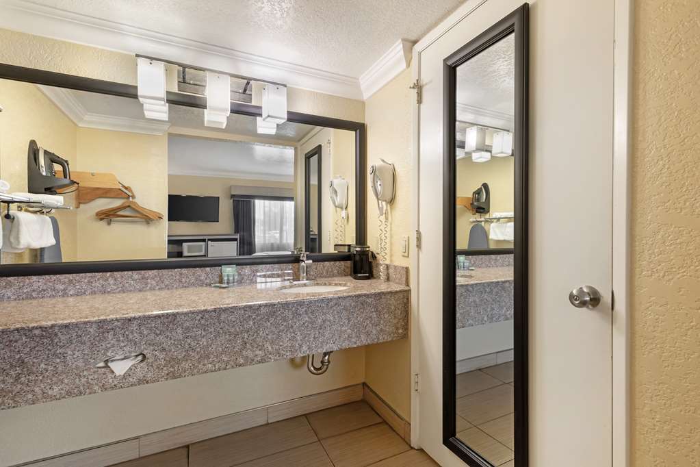 Best Western Hanford Inn - photo 31