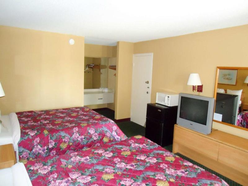 Econo Lodge - photo 52