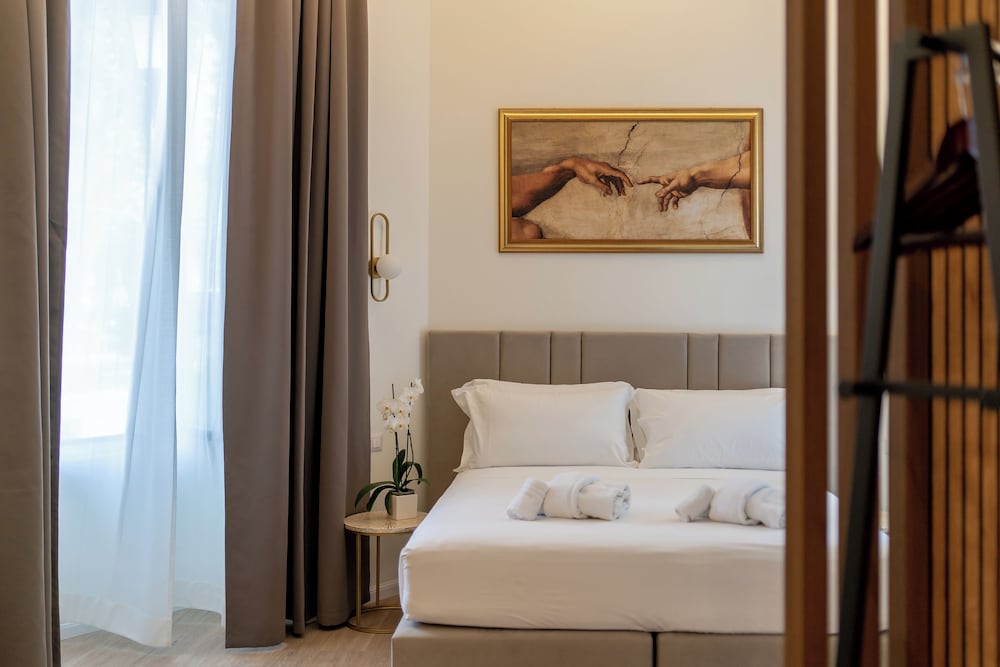 Romart Luxury Rooms — 4-Star Luxury Hotel in Rome, Italy