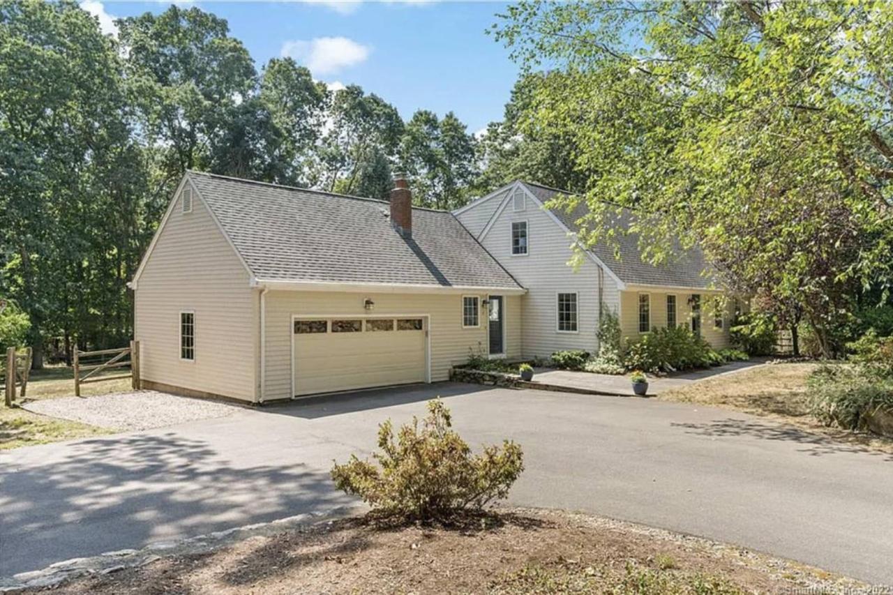White Oaks — hotel in Branford