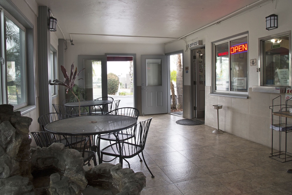 Harbor Inn & Suites - photo 15