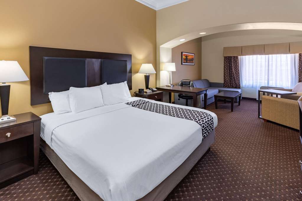 La Quinta Inn & Suites by Wyndham Houston New Caney - photo 13