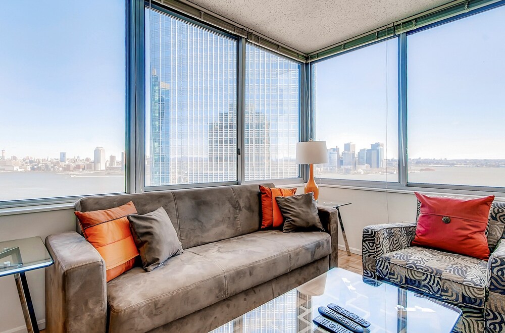 Global Luxury Suites at Exchange - photo 15