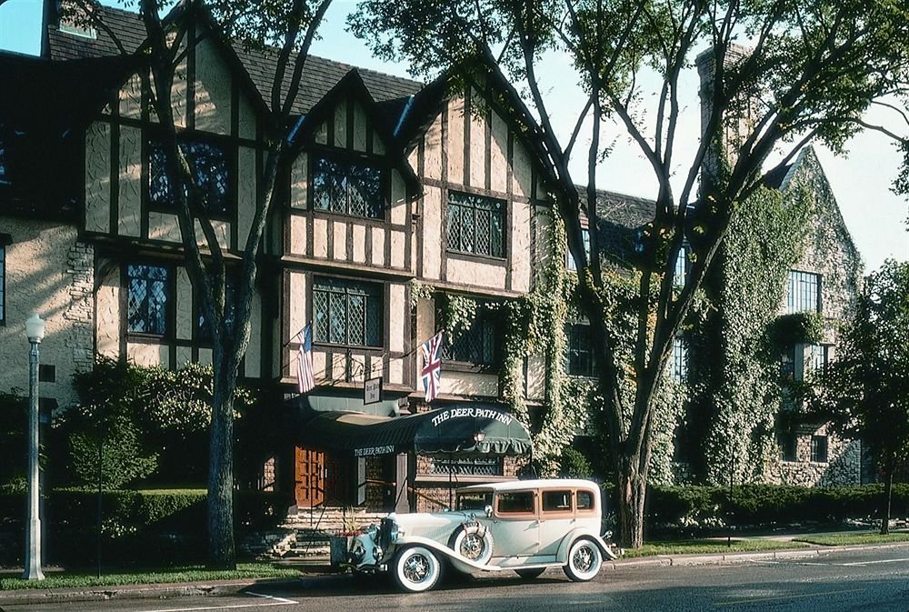 Deer Path Inn - carbon neutral hotel in Lake Forest